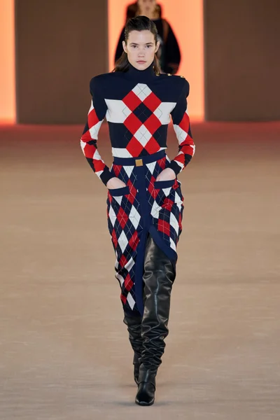 Look 32